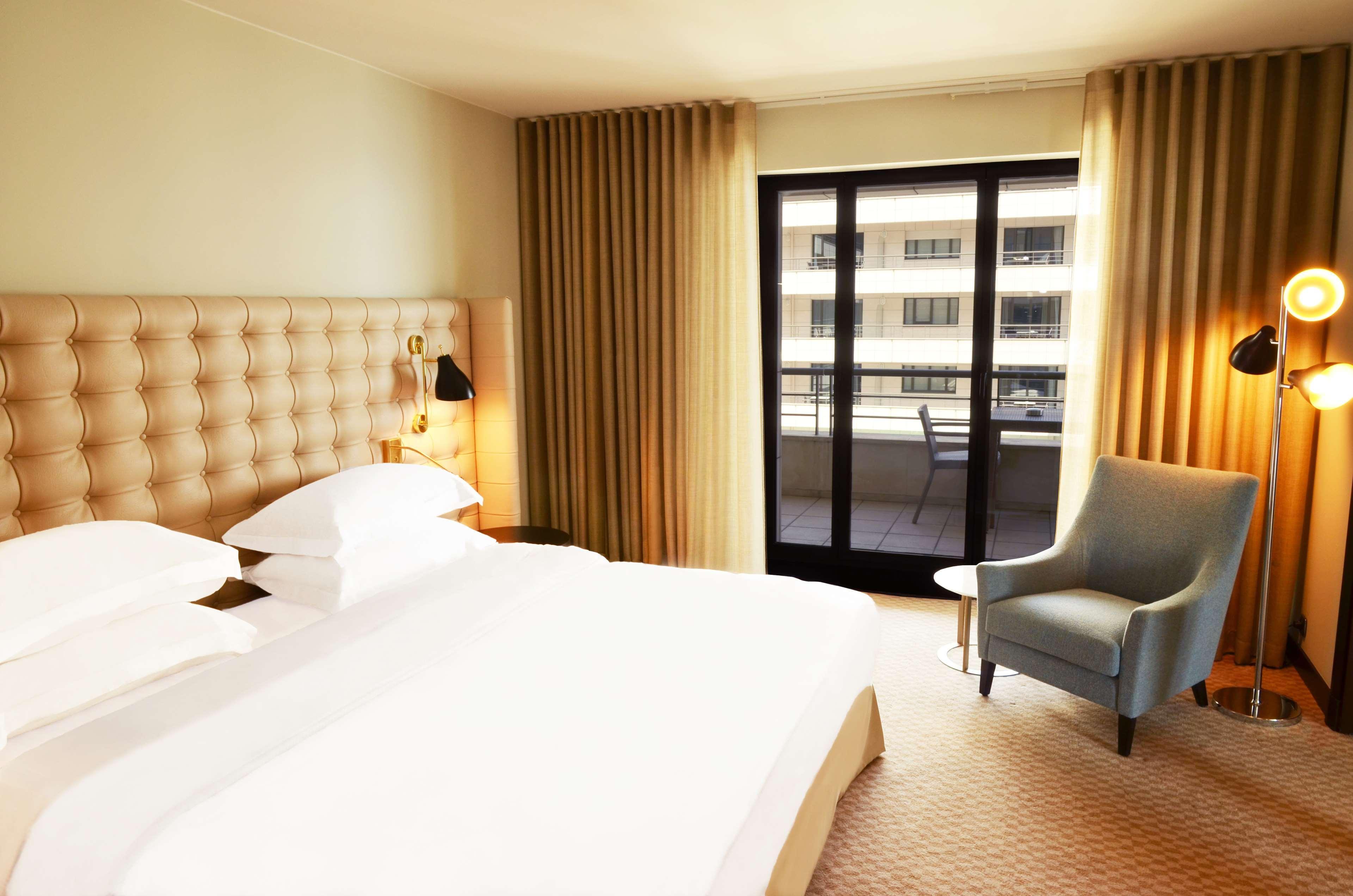 Hyatt Regency Nice Palais de la Méditerranée Esterno foto A room at the Hotel