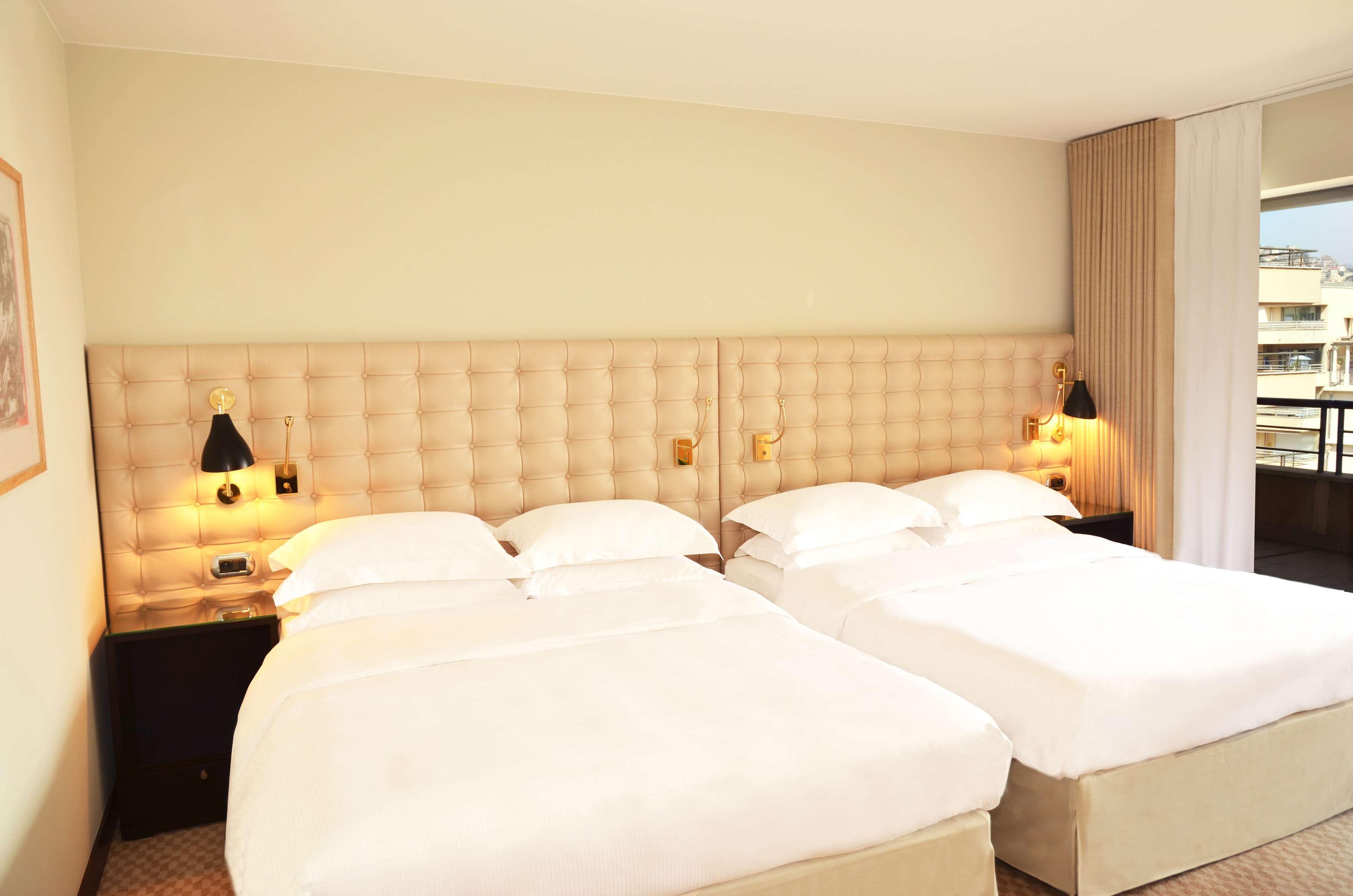 Hyatt Regency Nice Palais de la Méditerranée Esterno foto A room at the hotel