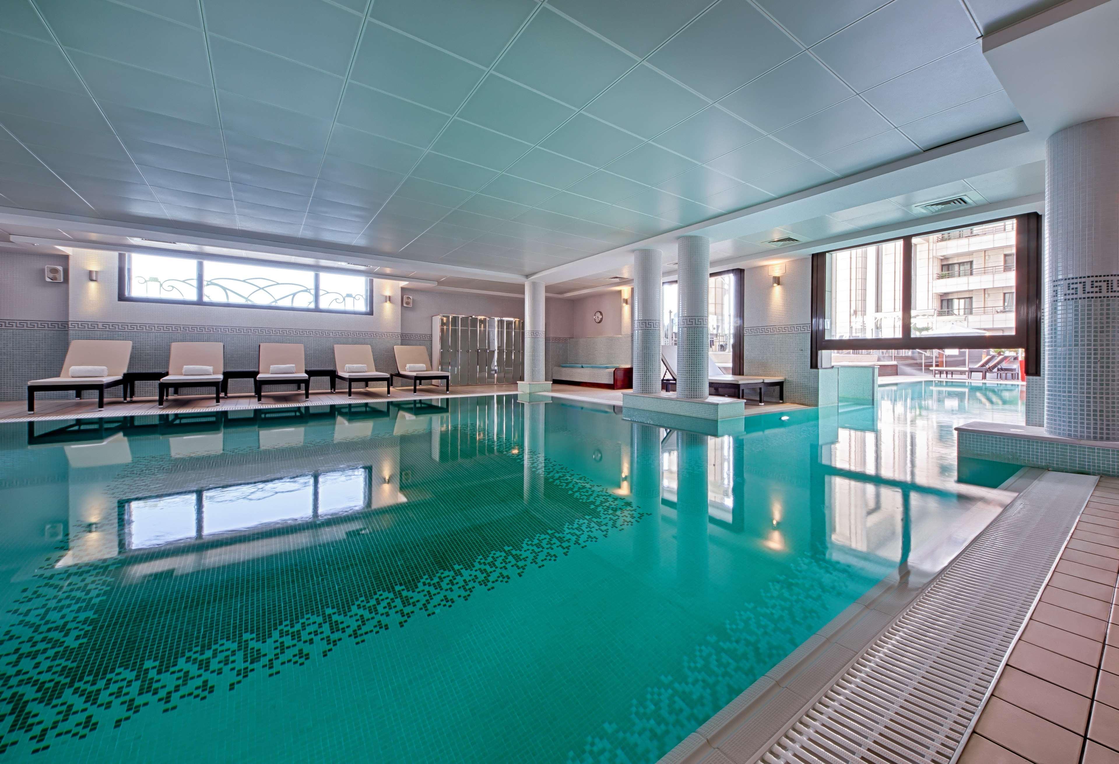 Hyatt Regency Nice Palais de la Méditerranée Esterno foto The swimming pool
