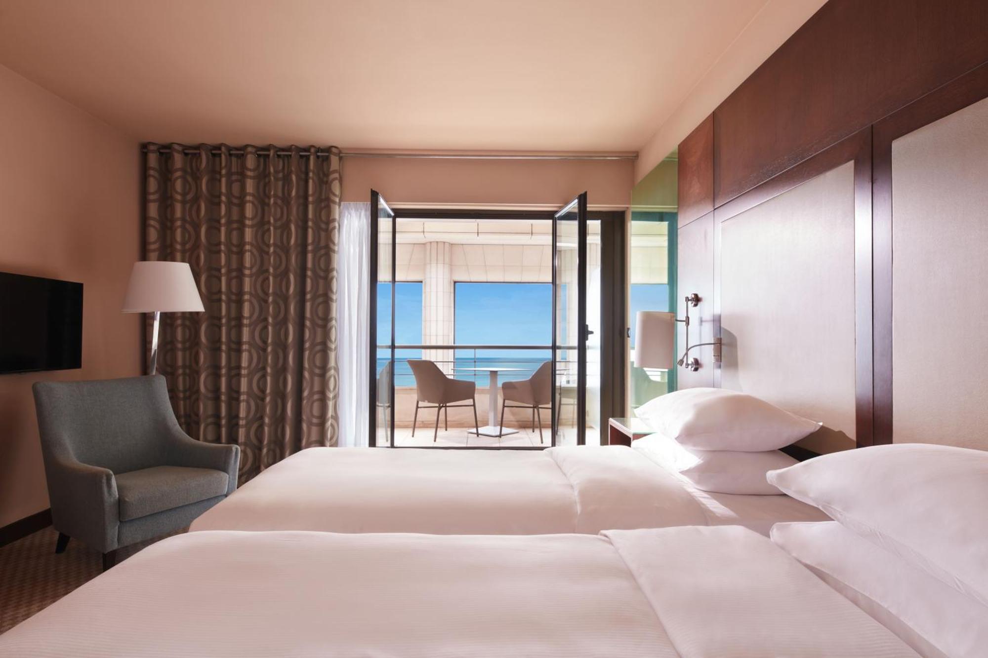 Hyatt Regency Nice Palais de la Méditerranée Esterno foto A guest room at the Hilton San Diego Bayfront