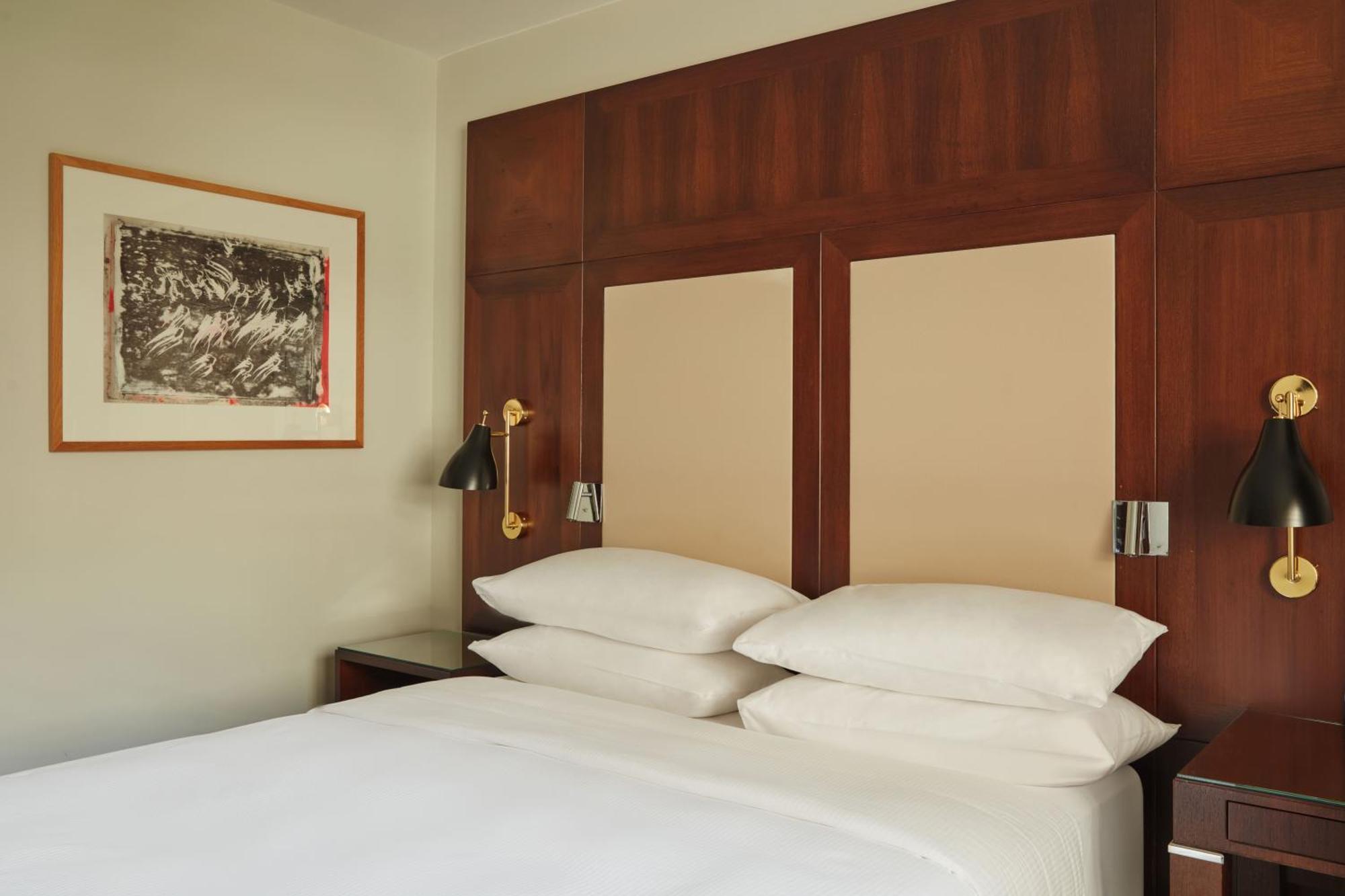 Hyatt Regency Nice Palais de la Méditerranée Esterno foto A room at the hotel