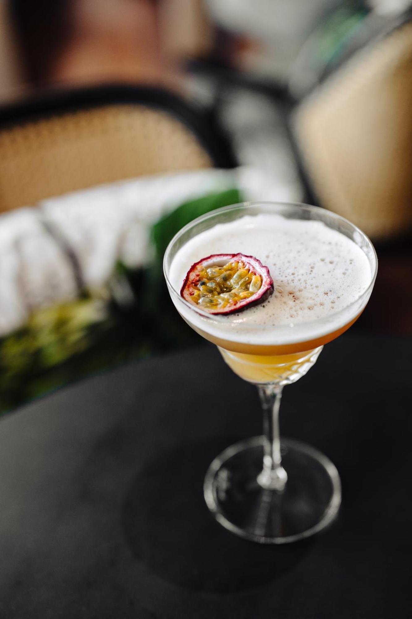 Hyatt Regency Nice Palais de la Méditerranée Esterno foto A cocktail with passionfruit