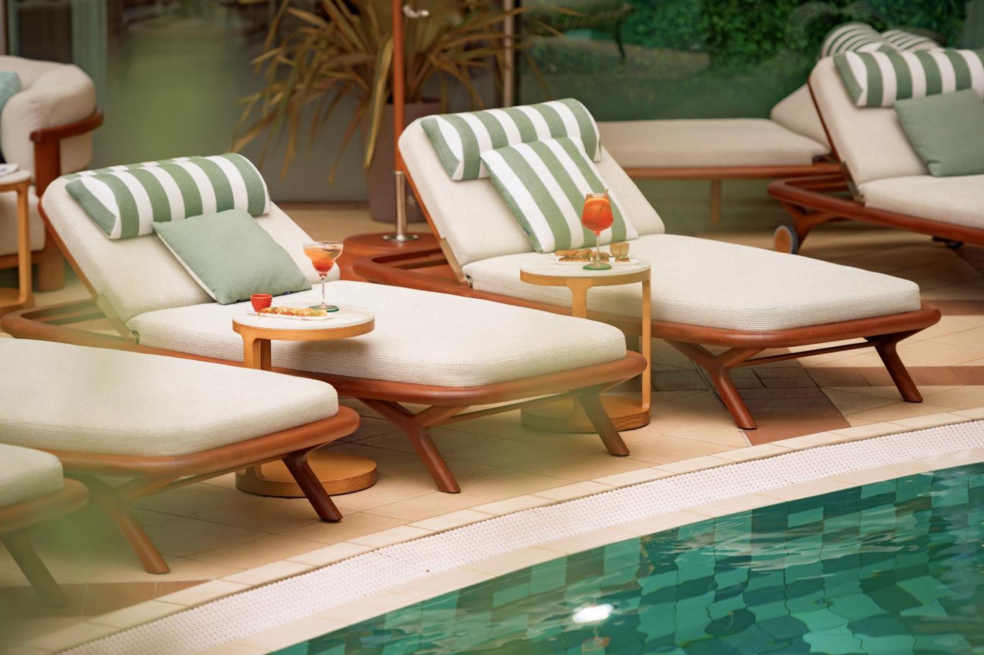 Hyatt Regency Nice Palais de la Méditerranée Esterno foto Outdoor furniture