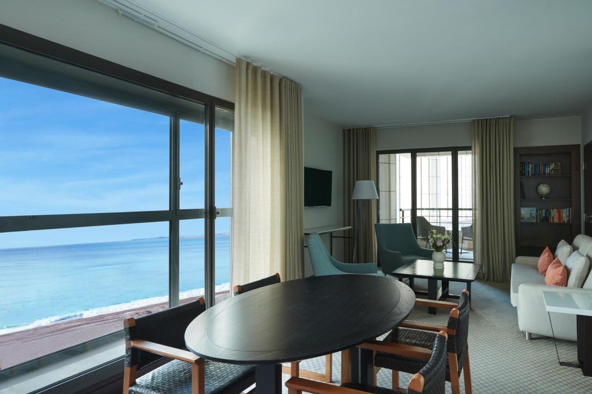 Hyatt Regency Nice Palais de la Méditerranée Esterno foto A typical suite at the Hilton