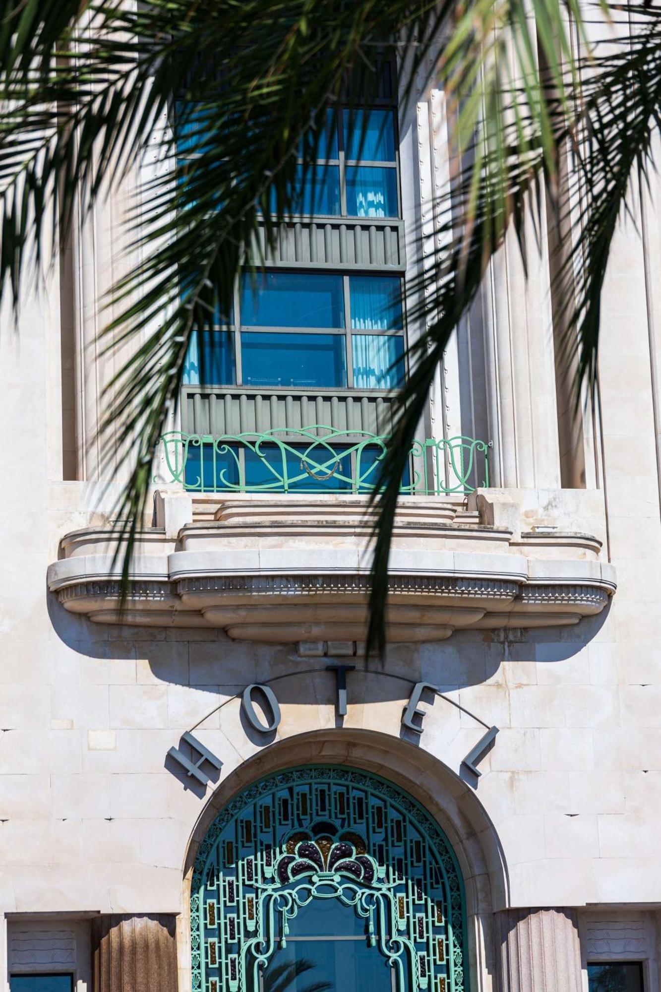 Hyatt Regency Nice Palais de la Méditerranée Esterno foto The balcony of the Supreme Court of the United States, where Brown v. Board of Education was argued